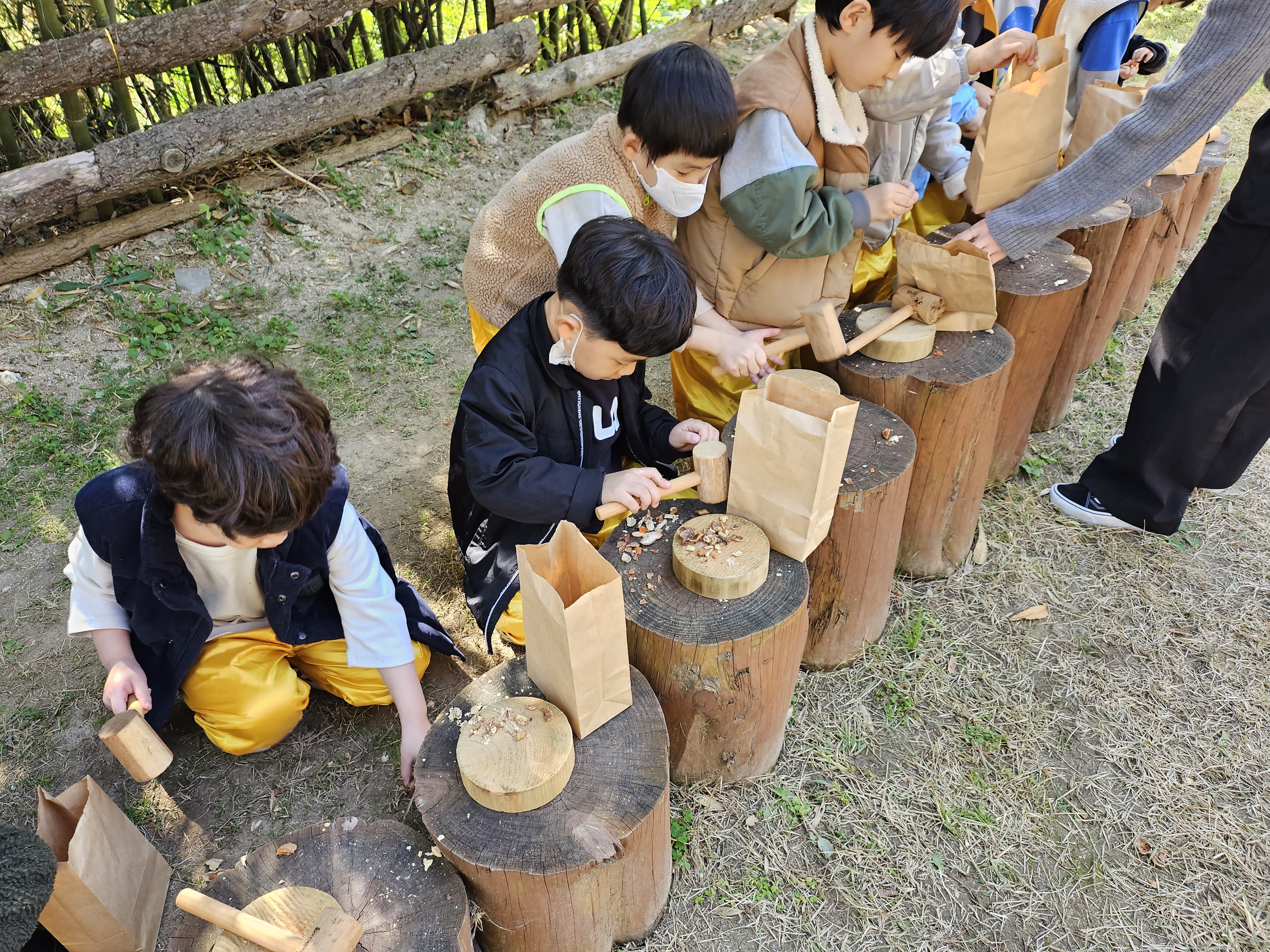 연수구는 지난 6월부터 11월까지 총 16회에 걸쳐 유아숲체험과 연계해 운영한 목재 체험프로그램을 성공적으로 마무리했다